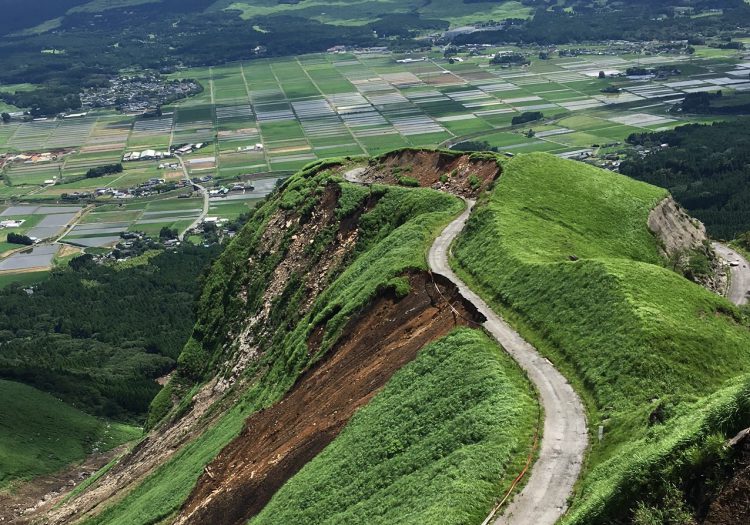 コルナゴ部長レポート 弱虫ペダル の作者 渡辺航先生 道の駅 阿蘇