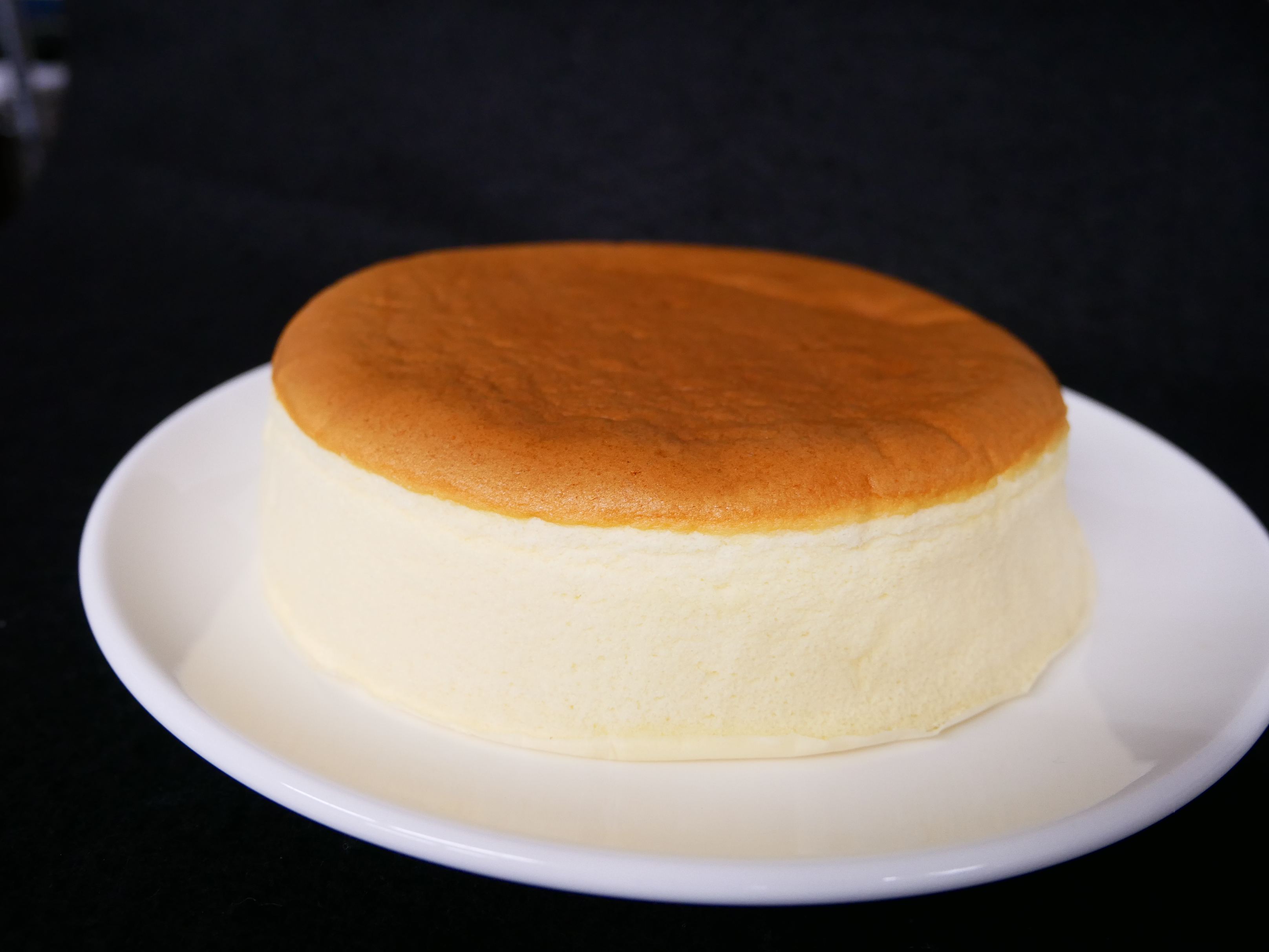 新商品 熊本銘菓 白い貴婦人 プレミアムチーズケーキ のご紹介です 道の駅 阿蘇