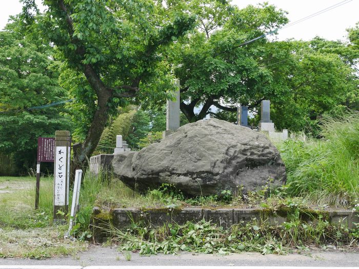 病気の治癒を祈願する薬師堂など阿蘇市 西町の神々と千年ご神木 をご紹介します 道の駅 阿蘇