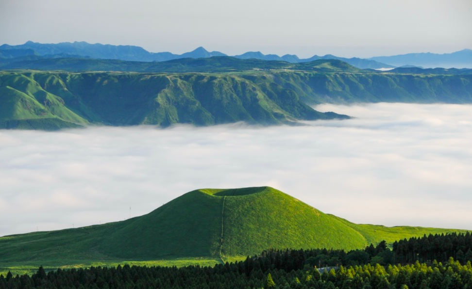 The Rice Mountain Or Komezuka In Aso S Caldeira 道の駅 阿蘇