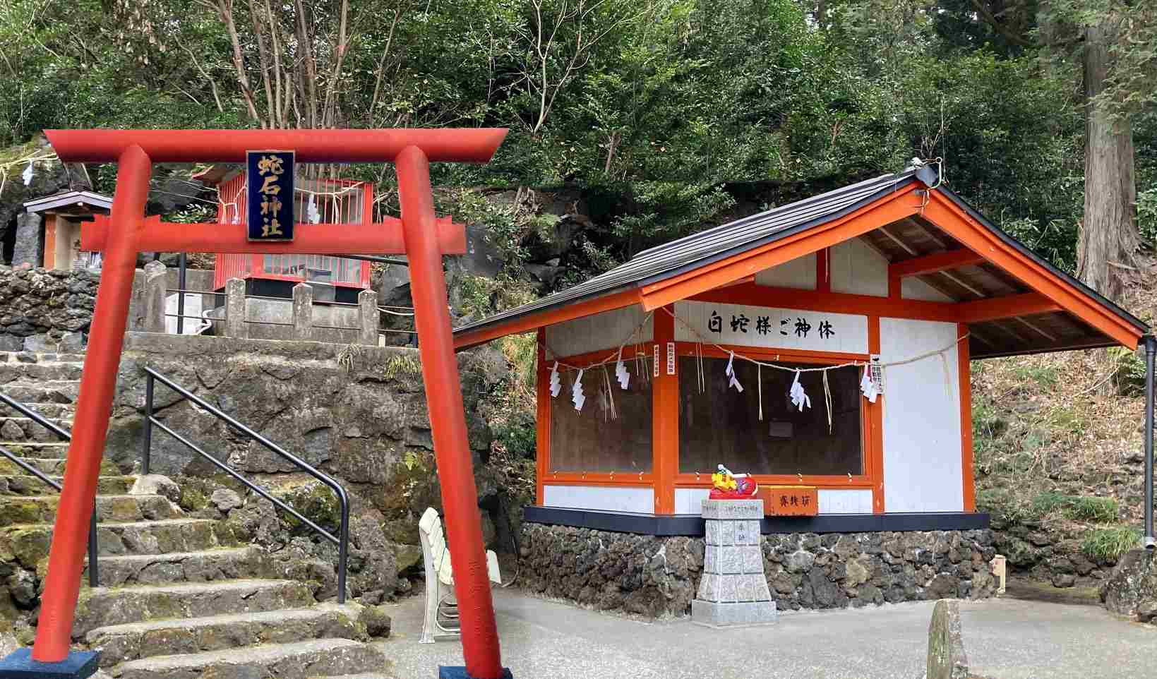 お外でランチスポット 桜の境内でゆっくり過ごす 蛇石神社 道の駅 阿蘇
