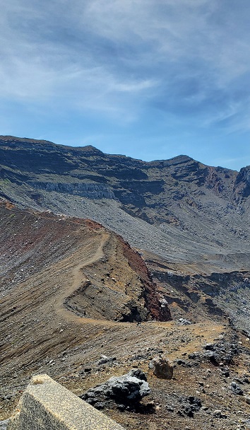 nakadake_summit_trail