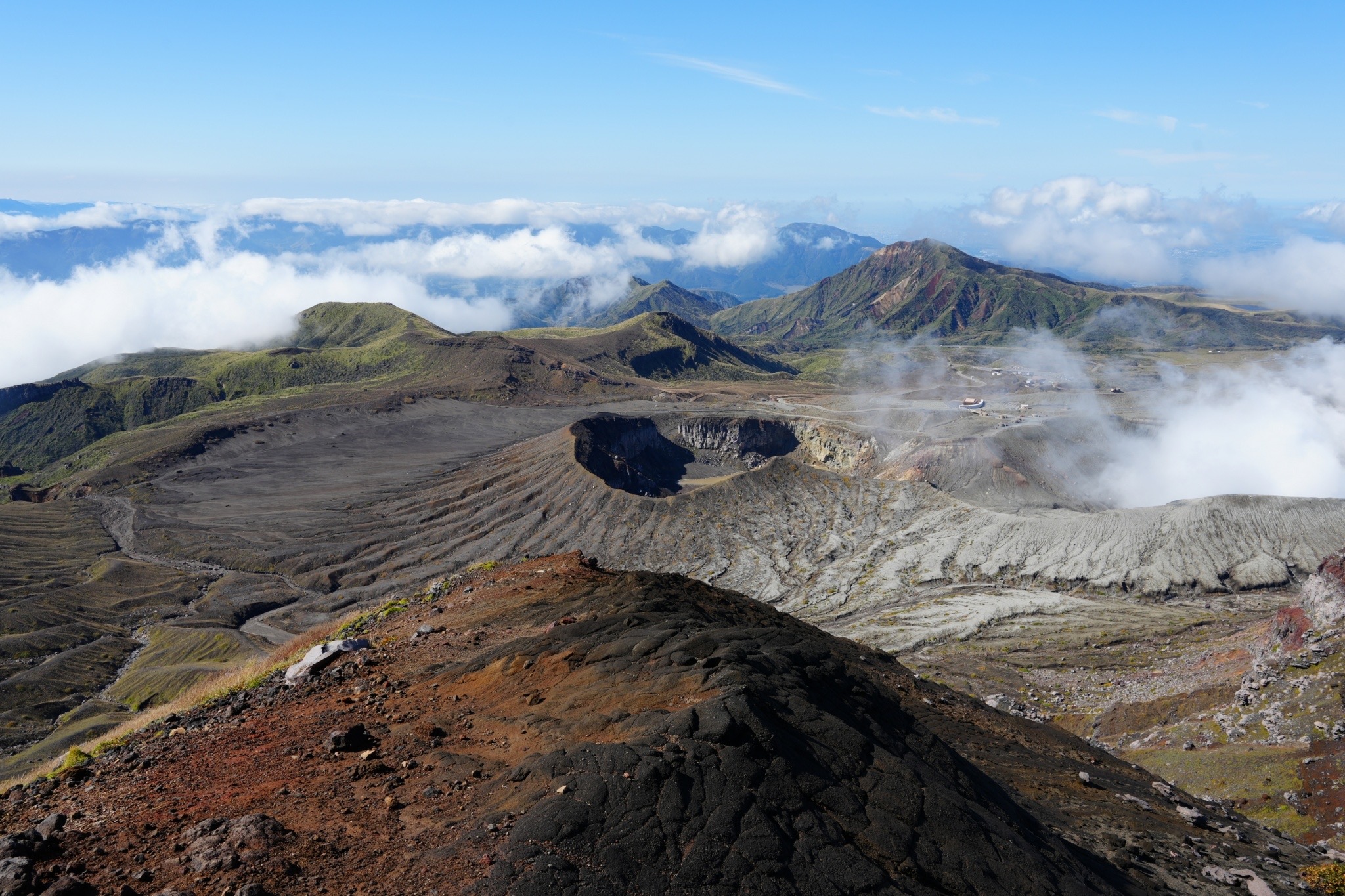 阿蘇山から眺める最上の景色！仙酔峡から登る高岳・中岳周回コース