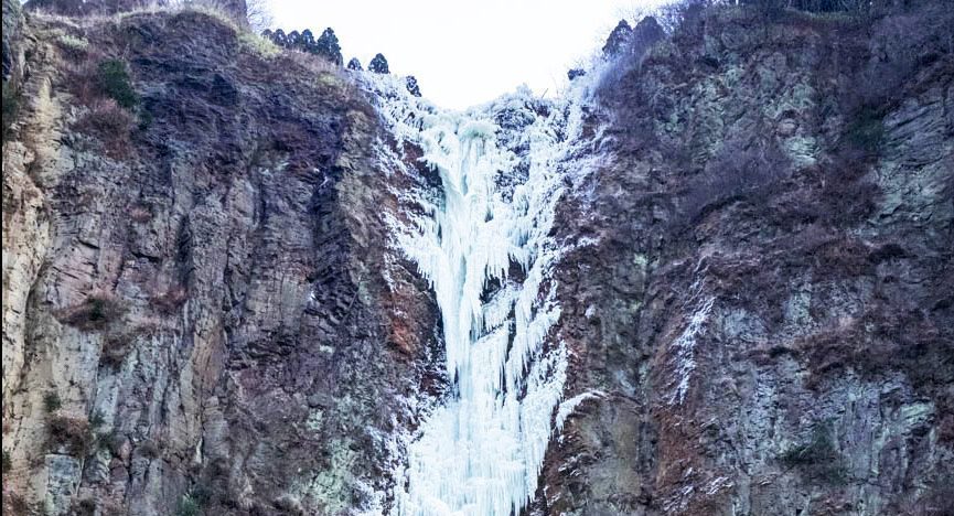 阿蘇の冬の名物：古閑の滝 | 道の駅 阿蘇