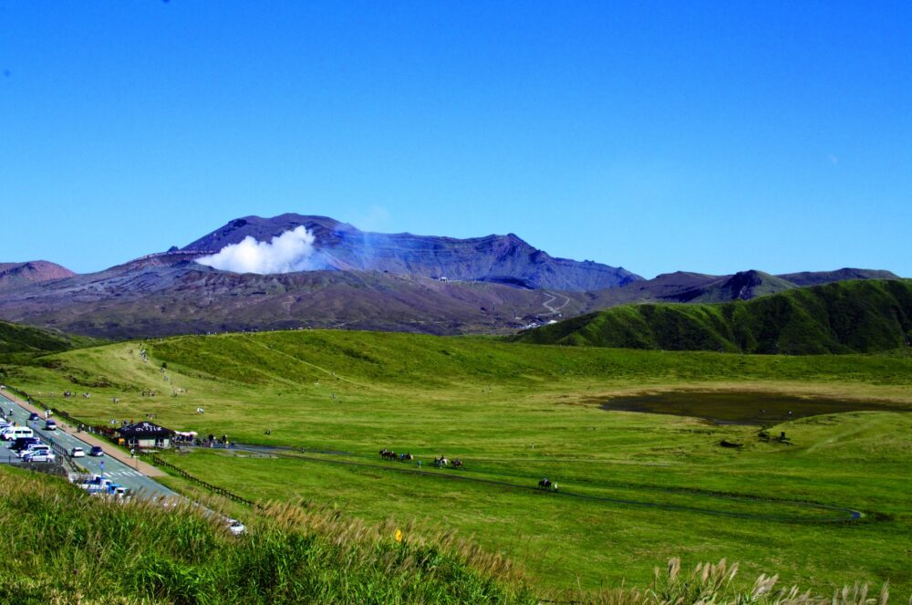 Viewing Mt. Aso from Kusasenri